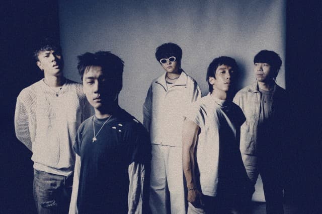 Three Man Down ใส่สุดใน MV ใหม่! ‘ก็แค่พูดมา’  ชวน ‘THE TOYS’ ดวลกีตาร์ เพิ่มความมันส์คูณสอง!