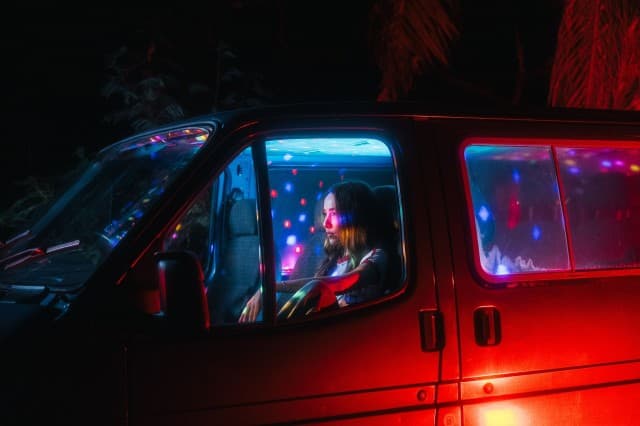 ปาล์มมี่ ฉีกสไตล์ ส่ง “Neon” เพลงใหม่สุดเท่ ดึง “เอมี่ ทสร” เล่นเอ็มวี