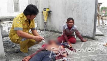 กำแพงล้มทับคนงานดับ2เจ็บ1 ขณะรื้อถอนบ้านร้าง