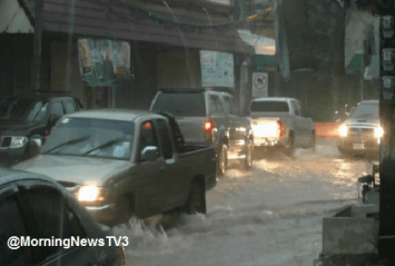อิทธิพลพายุโซนร้อน 'มีรีแน' ทำฝนตกหนักน้ำท่วมถนนเขตเทศบาลบึงกาฬ สูง 30 ซม.