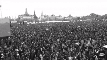 รัฐบาลหนุนบันทึกกินเนสบุ๊ก ร่วมร้องเพลงสรรเสริญพระบารมี 3.7 แสนคน