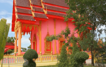 พบวัดที่โคราชมีโบสถ์-เมรุสีชมพู เผยอยากให้คนเข้าวัดรู้สึกสบายใจ