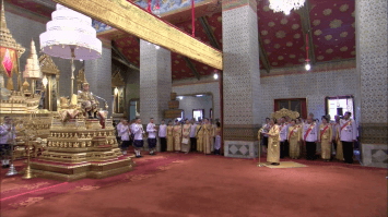 พระบาทสมเด็จพระเจ้าอยู่หัวเสด็จออกมหาสมาคม พระเทพฯนำถวายพระพรชัยมงคล