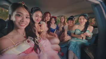 หัวใจละลาย! 4EVE ในลุค ‘เจ้าหญิงทั้งเจ็ด’ เปิดแคมเปญ The Magical Stars ฟีลกู๊ดทั่วกันที่ศูนย์การค้าเซ็นทรัลทั่วประเทศ พร้อมขบวน Star Troop สุดคิวท์ ออกเดินทางมอบความสุขส่งท้ายไปที่เซ็นทรัลทั่วไทย